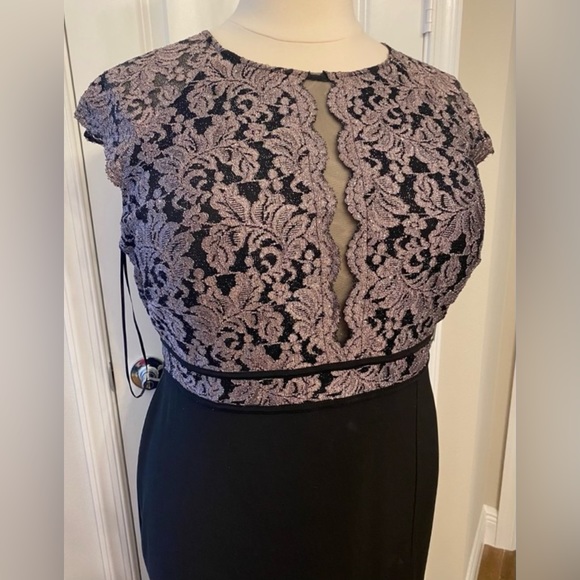 Plus Dress 🖤 - Picture 3 of 7